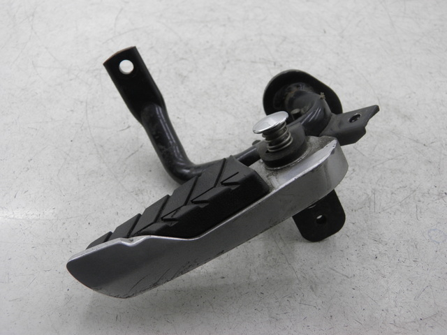 photo de REAR RIGHT FOOTREST MOUNT SYM GTS EVO 125 (2009 - 2013)