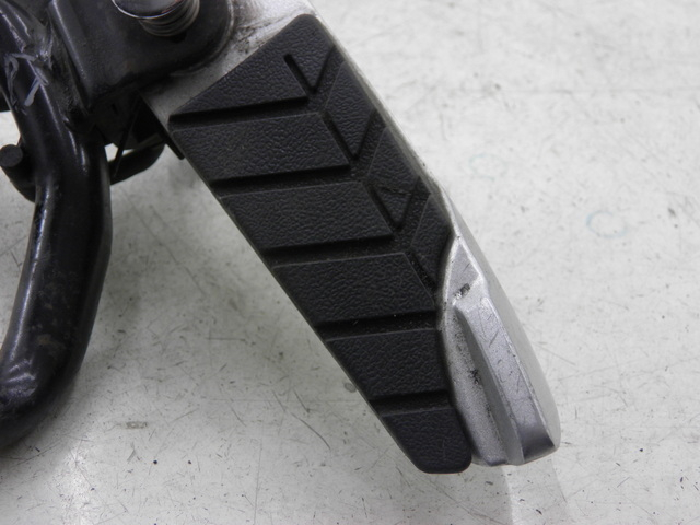 photo de REAR RIGHT FOOTREST MOUNT SYM GTS EVO 125 (2009 - 2013)