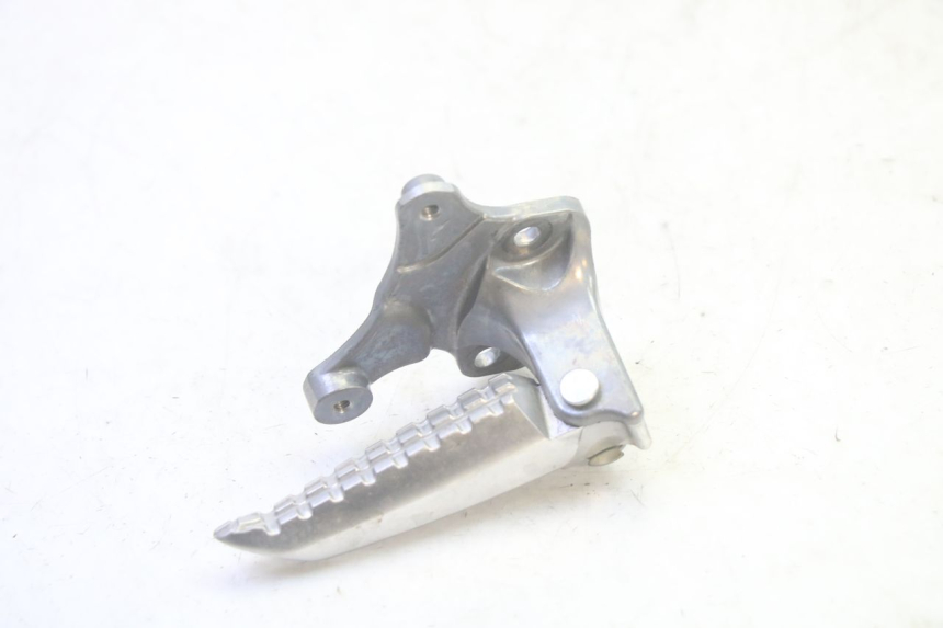 photo de REAR RIGHT FOOTREST MOUNT YAMAHA TRICITY 300 (2020 - 2024) - Component detail