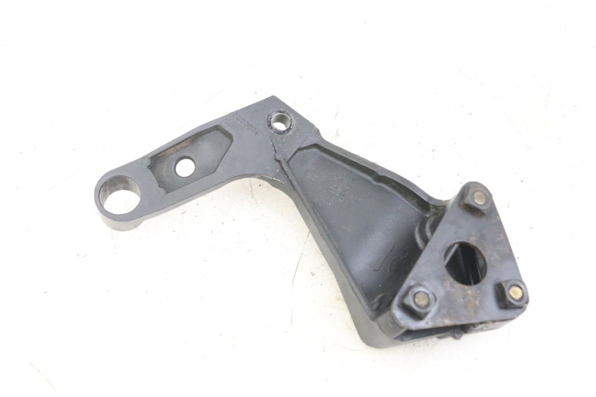 photo de RIGHT REAR FOOTREST MOUNTING PLATE TRIUMPH SPEED TRIPLE T301 900 (1994 - 1996)