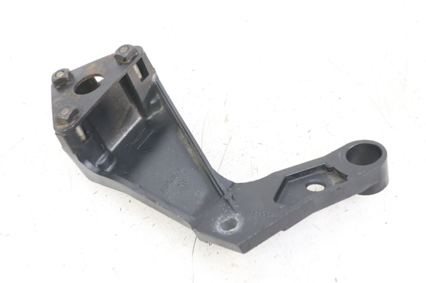 photo de RIGHT REAR FOOTREST MOUNTING PLATE TRIUMPH SPEED TRIPLE T301 900 (1994 - 1996)