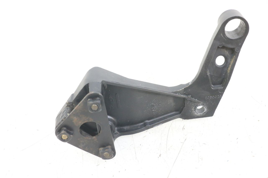 photo de RIGHT REAR FOOTREST MOUNTING PLATE TRIUMPH SPEED TRIPLE T301 900 (1994 - 1996)