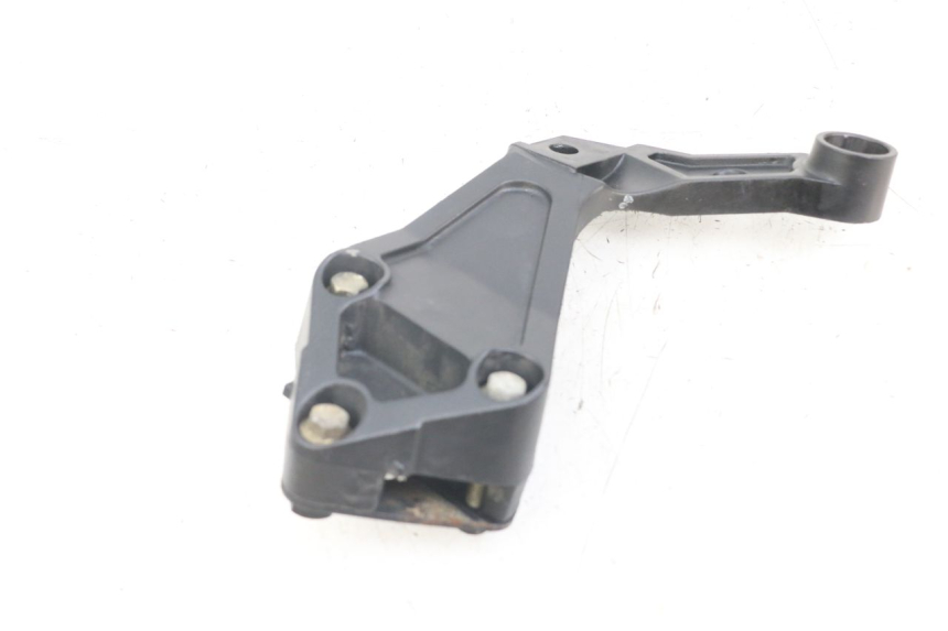 photo de RIGHT REAR FOOTREST MOUNTING PLATE TRIUMPH SPEED TRIPLE T301 900 (1994 - 1996)