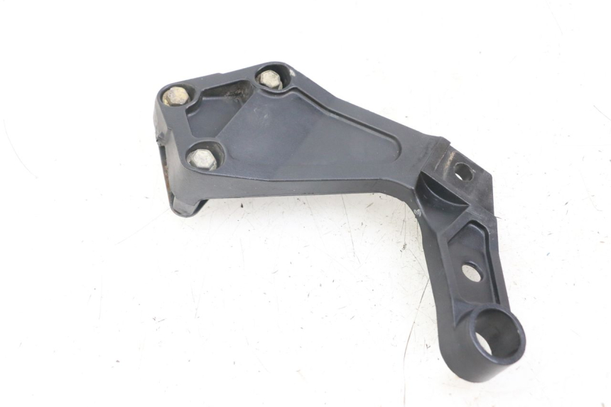 photo de RIGHT REAR FOOTREST MOUNTING PLATE TRIUMPH SPEED TRIPLE T301 900 (1994 - 1996)