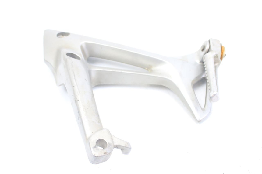 photo de RIGHT REAR FOOTREST MOUNTING PLATE HONDA VFR VTEC RC46 800 (2002 - 2013)