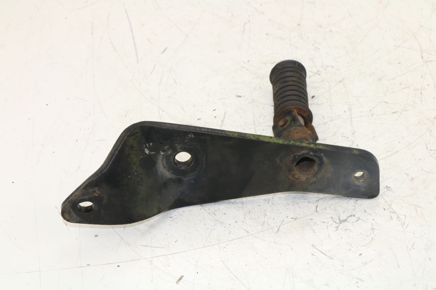 photo de REAR RIGHT FOOTREST MOUNT YAMAHA VIRAGO 125 (1996 - 2003)
