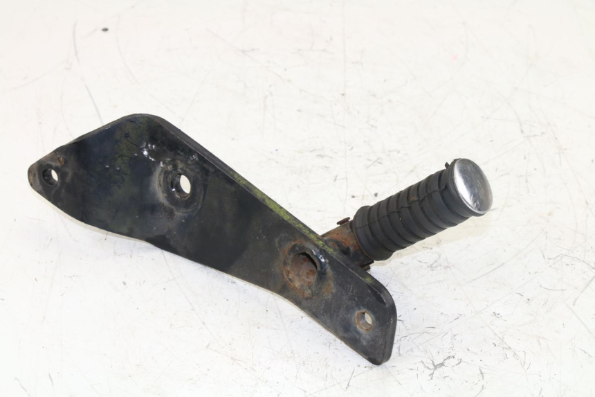 photo de REAR RIGHT FOOTREST MOUNT YAMAHA VIRAGO 125 (1996 - 2003)