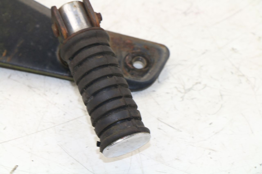 photo de REAR RIGHT FOOTREST MOUNT YAMAHA VIRAGO 125 (1996 - 2003)