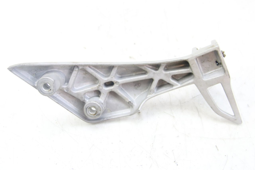 photo de REAR RIGHT FOOTREST BRACKET HONDA VISION NSC R 50 (2013 - 2015)