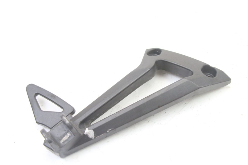 photo de REAR RIGHT FOOTREST MOUNT YAMAHA FZ6 FAZER S2 600 (2007 - 2011)