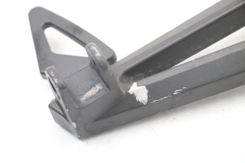 photo de REAR RIGHT FOOTREST MOUNT YAMAHA FZ6 FAZER S2 600 (2007 - 2011)