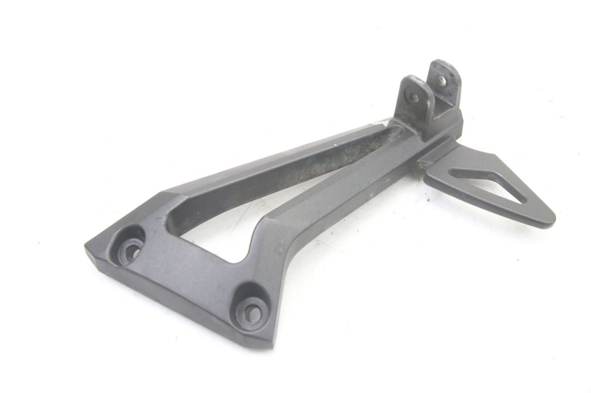 photo de REAR RIGHT FOOTREST MOUNT YAMAHA FZ6 FAZER S2 600 (2007 - 2011)