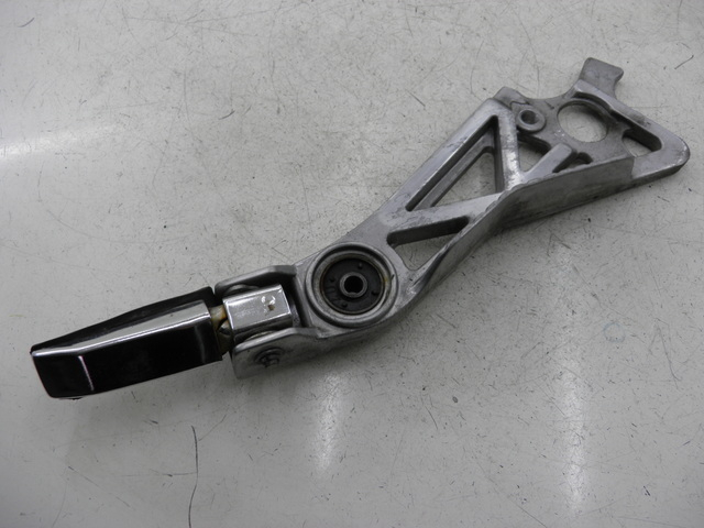 photo de REAR RIGHT FOOTREST MOUNT YAMAHA FZX FAZER 750 (1987 - 1998)