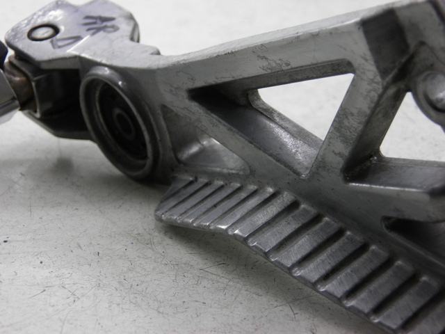photo de REAR RIGHT FOOTREST MOUNT YAMAHA FZX FAZER 750 (1987 - 1998)