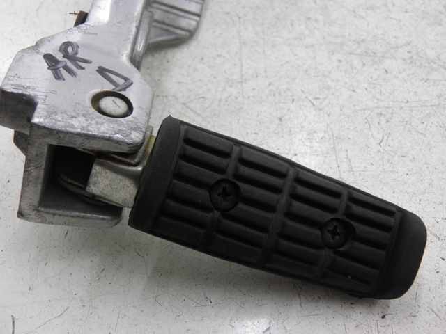 photo de REAR RIGHT FOOTREST MOUNT YAMAHA FZX FAZER 750 (1987 - 1998)