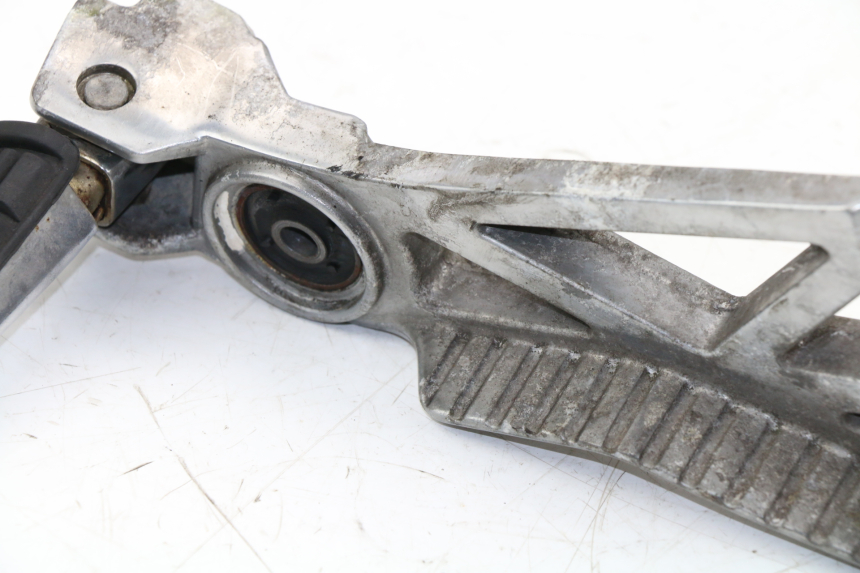 photo de REAR RIGHT FOOTREST MOUNT YAMAHA FZX FAZER 750 (1987 - 1998)