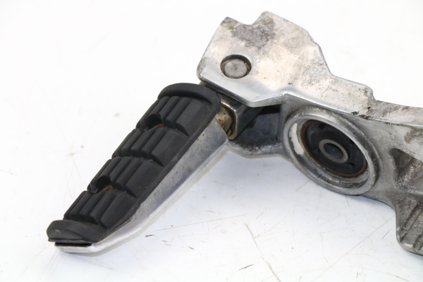 photo de REAR RIGHT FOOTREST MOUNT YAMAHA FZX FAZER 750 (1987 - 1998)