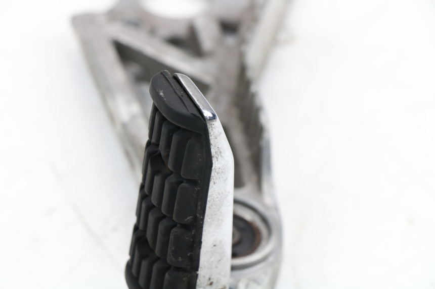 photo de REAR RIGHT FOOTREST MOUNT YAMAHA FZX FAZER 750 (1987 - 1998)