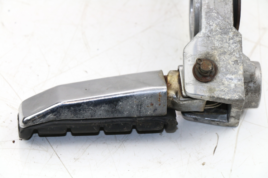 photo de REAR RIGHT FOOTREST MOUNT YAMAHA FZX FAZER 750 (1987 - 1998)