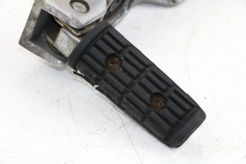 photo de REAR RIGHT FOOTREST MOUNT YAMAHA FZX FAZER 750 (1987 - 1998)