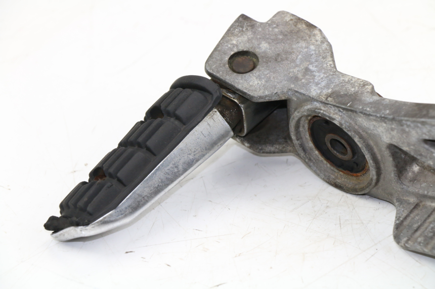 photo de REAR RIGHT FOOTREST MOUNT YAMAHA FZX FAZER 750 (1987 - 1998)