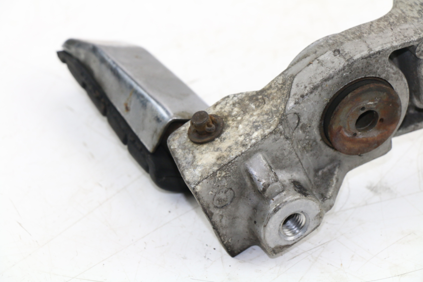 photo de REAR RIGHT FOOTREST MOUNT YAMAHA FZX FAZER 750 (1987 - 1998)