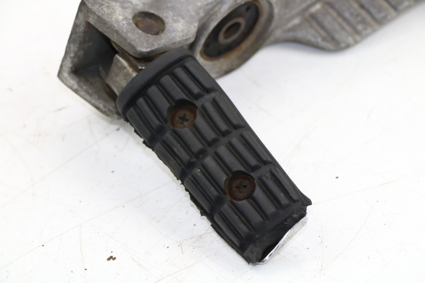 photo de REAR RIGHT FOOTREST MOUNT YAMAHA FZX FAZER 750 (1987 - 1998)