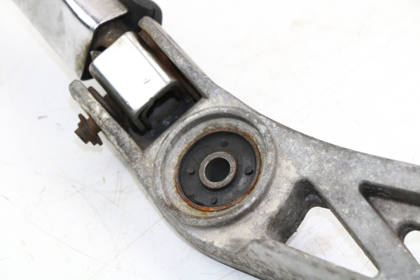photo de REAR RIGHT FOOTREST MOUNT YAMAHA FZX FAZER 750 (1987 - 1998)