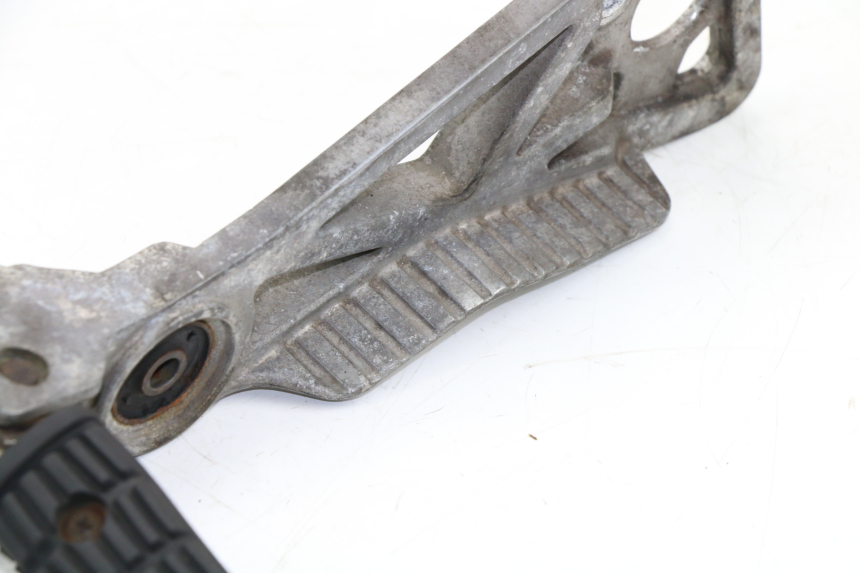 photo de REAR RIGHT FOOTREST MOUNT YAMAHA FZX FAZER 750 (1987 - 1998)