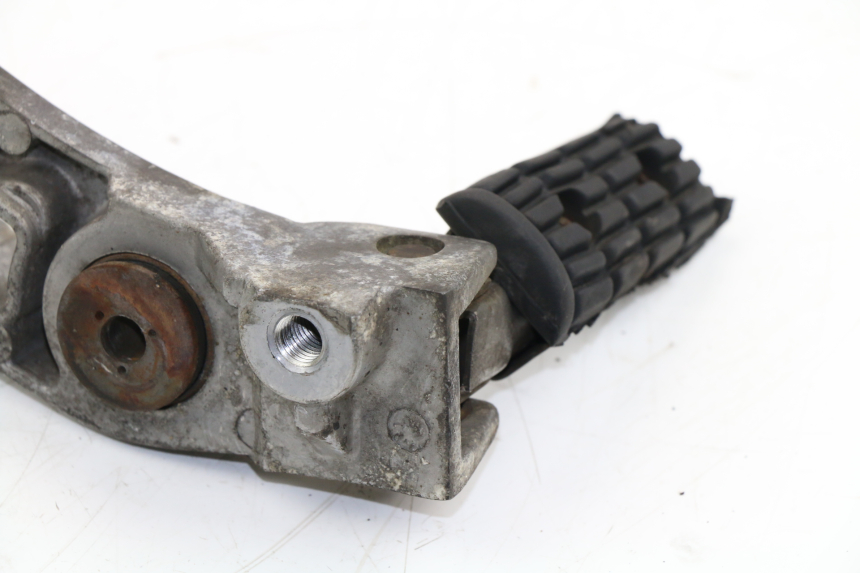 photo de REAR RIGHT FOOTREST MOUNT YAMAHA FZX FAZER 750 (1987 - 1998)