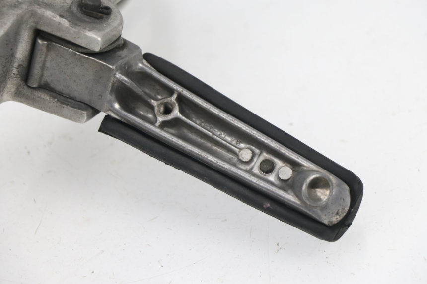 photo de REAR RIGHT FOOTREST MOUNT YAMAHA TDM 3VD 850 (1991 - 1995)