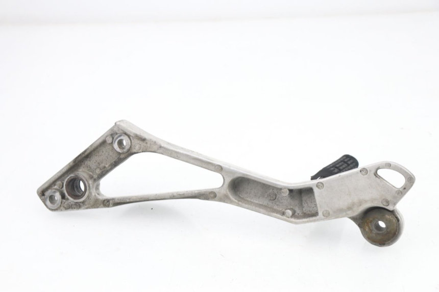 photo de REAR RIGHT FOOTREST MOUNT YAMAHA TDM 3VD 850 (1991 - 1995)