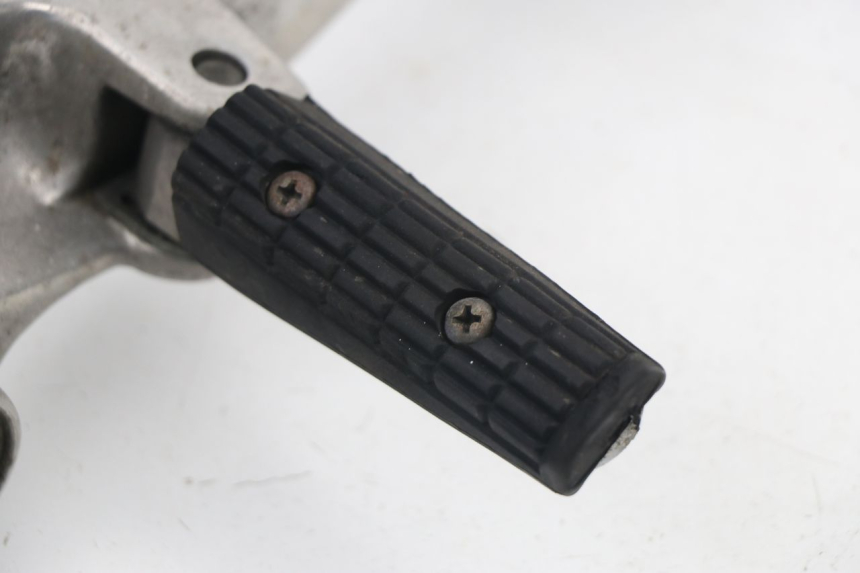 photo de REAR RIGHT FOOTREST MOUNT YAMAHA TDM 3VD 850 (1991 - 1995)
