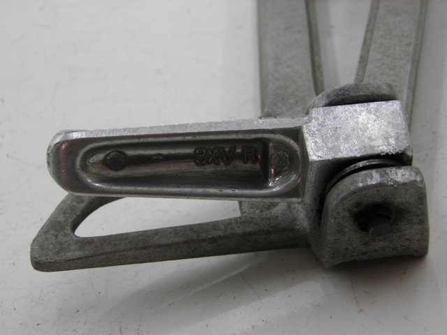 photo de RIGHT REAR FOOTREST MOUNTING PLATE YAMAHA TDR DELTABOX 125 (1993 - 2003)