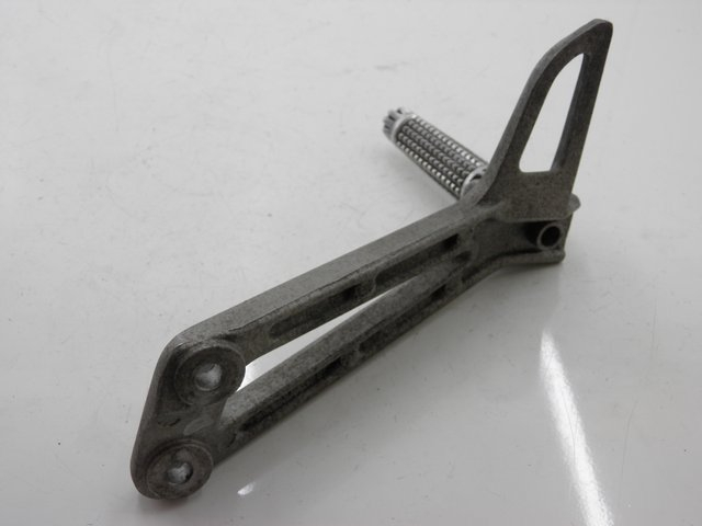 photo de RIGHT REAR FOOTREST MOUNTING PLATE YAMAHA TDR DELTABOX 125 (1993 - 2003)