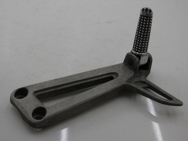 photo de RIGHT REAR FOOTREST MOUNTING PLATE YAMAHA TDR DELTABOX 125 (1993 - 2003)