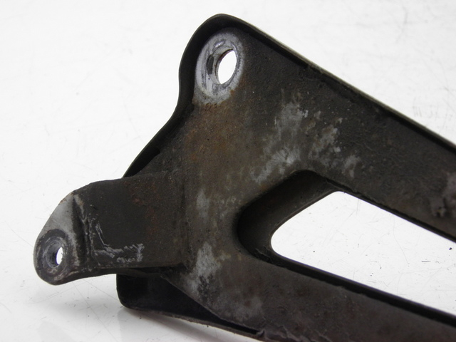 photo de REAR RIGHT FOOTREST MOUNT YAMAHA YBR 125 (2004 - 2006)