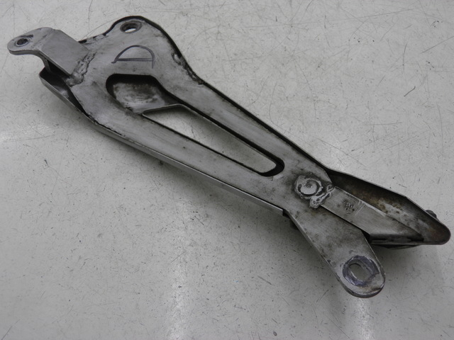 photo de REAR RIGHT FOOTREST MOUNT YAMAHA YBR 125 (2007 - 2009)