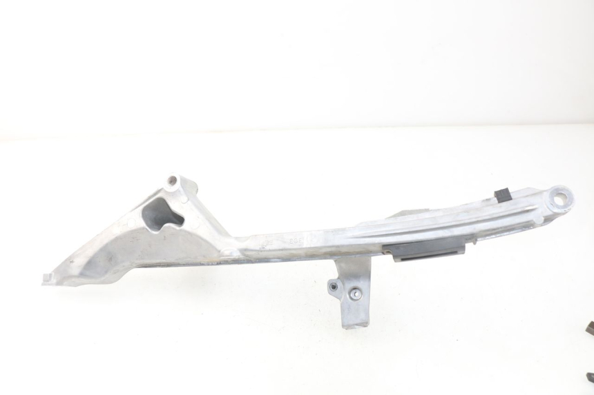 photo de REAR RIGHT FOOTREST MOUNT YAMAHA YP T-MAX TMAX 530 (2017 - 2020)