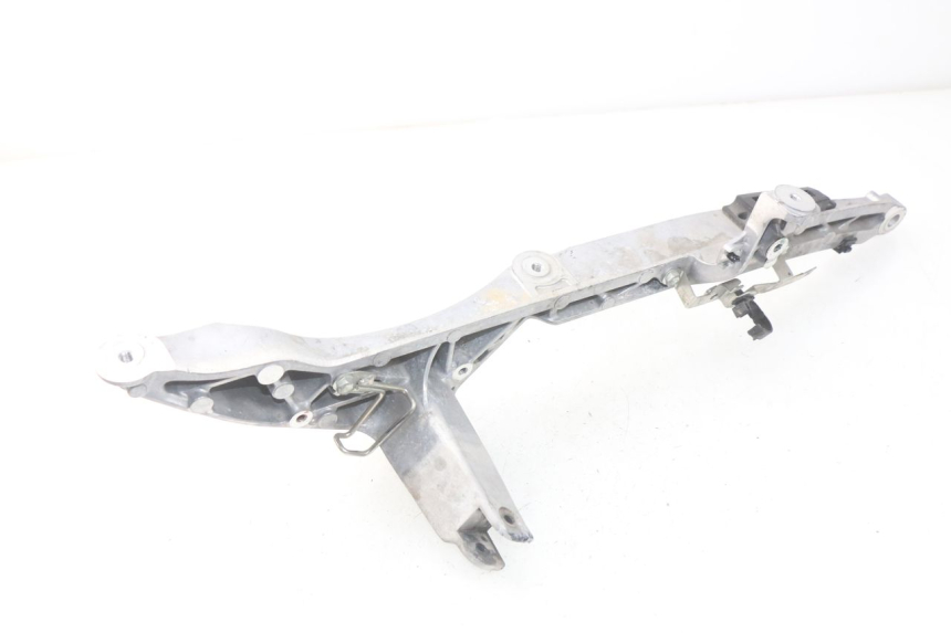 photo de REAR RIGHT FOOTREST MOUNT YAMAHA YP T-MAX TMAX 530 (2017 - 2020)