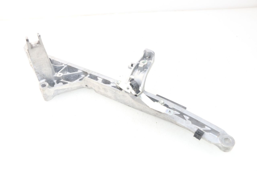 photo de REAR RIGHT FOOTREST MOUNT YAMAHA YP T-MAX TMAX 530 (2017 - 2020)