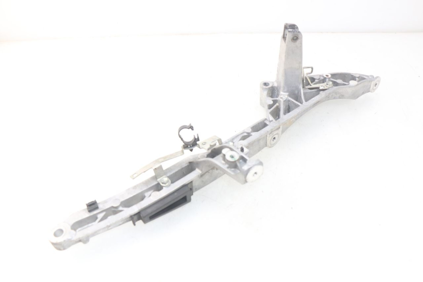 photo de REAR RIGHT FOOTREST MOUNT YAMAHA YP T-MAX TMAX 530 (2017 - 2020)