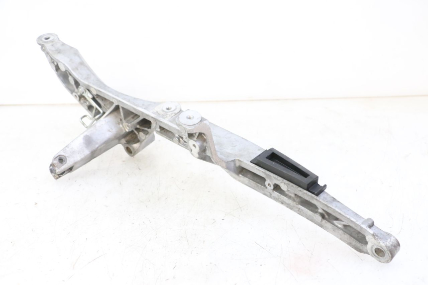 photo de REAR RIGHT FOOTREST MOUNT YAMAHA YP T-MAX TMAX 530 (2017 - 2020)