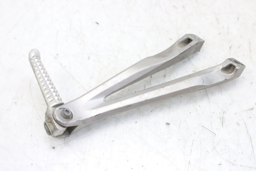 photo de REAR RIGHT FOOTREST BRACKET YAMAHA YZF R1 1000 (2007 - 2008)