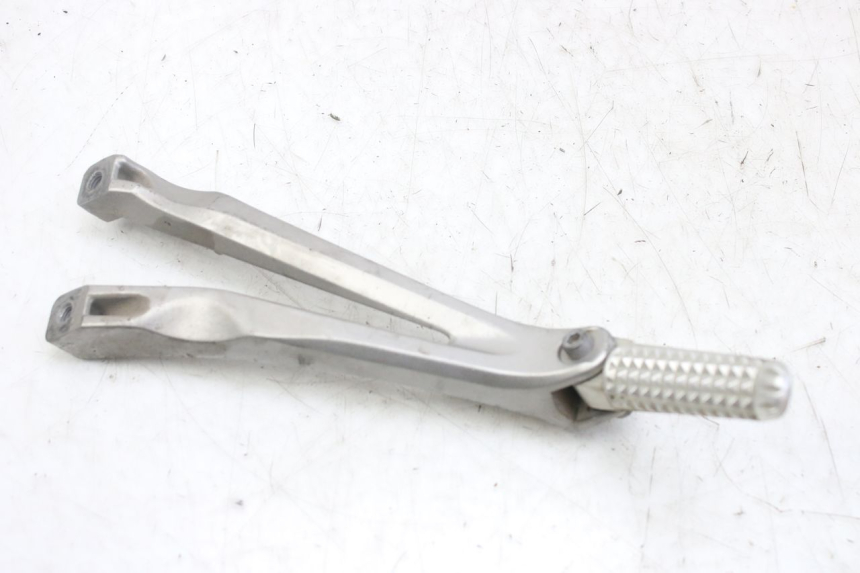 photo de REAR RIGHT FOOTREST BRACKET YAMAHA YZF R1 1000 (2007 - 2008)