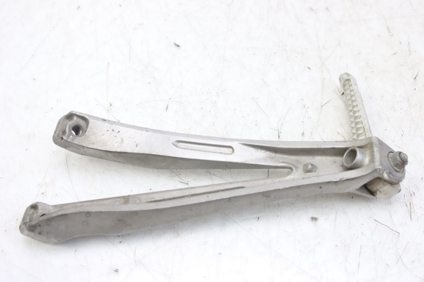 photo de REAR RIGHT FOOTREST BRACKET YAMAHA YZF R1 1000 (2007 - 2008)