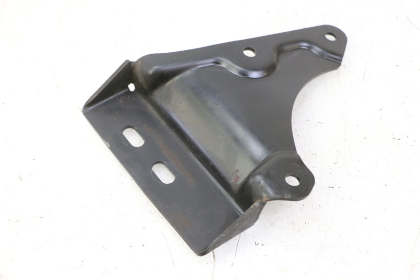 photo de REAR LEFT FOOTREST MOUNT QUADRO 4 4D 350 (2015 - 2018)