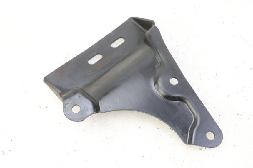 photo de REAR LEFT FOOTREST MOUNT QUADRO 4 4D 350 (2015 - 2018)