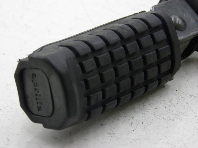 photo de REAR LEFT FOOTREST MOUNT APRILIA SCARABEO 100 (2003 - 2012)
