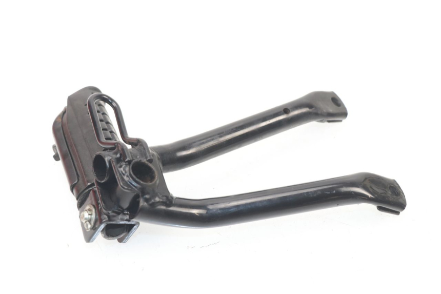 photo de REAR LEFT FOOTREST MOUNT HONDA CBF 125 (2009 - 2015) - Zoom on usage condition